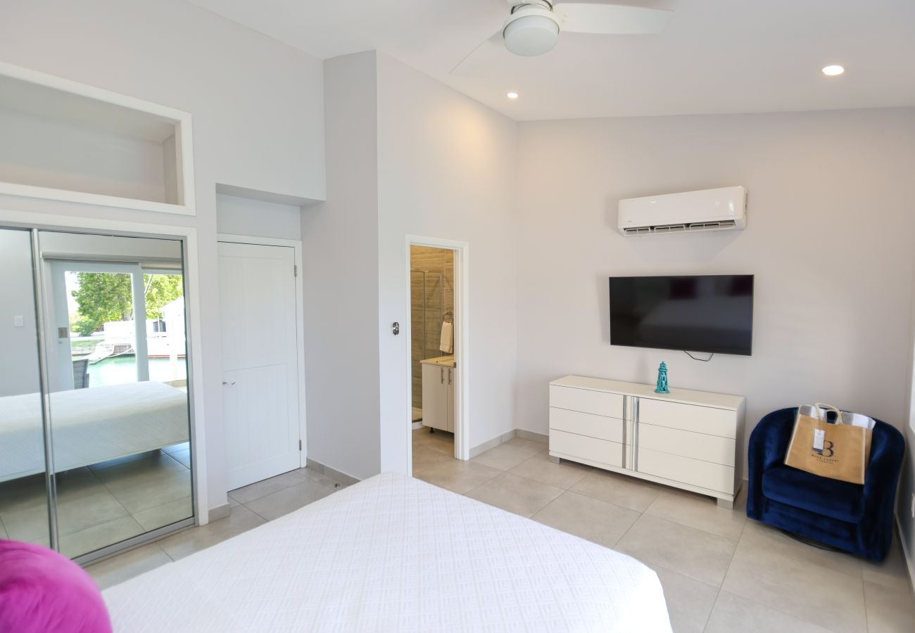 Townhouse in Jolly Harbour - 246D, Superior 2 Bedrooms
