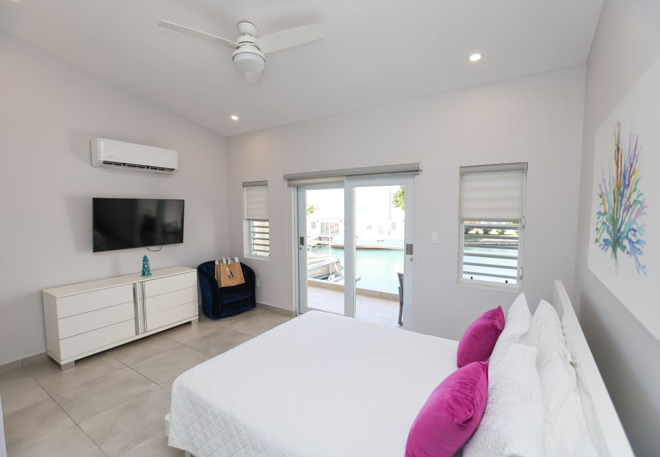 Townhouse in Jolly Harbour - 246D, Superior 2 Bedrooms
