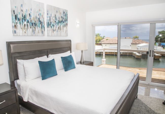 Townhouse in Jolly Harbour - 247C, Luxury 2 Bedrooms