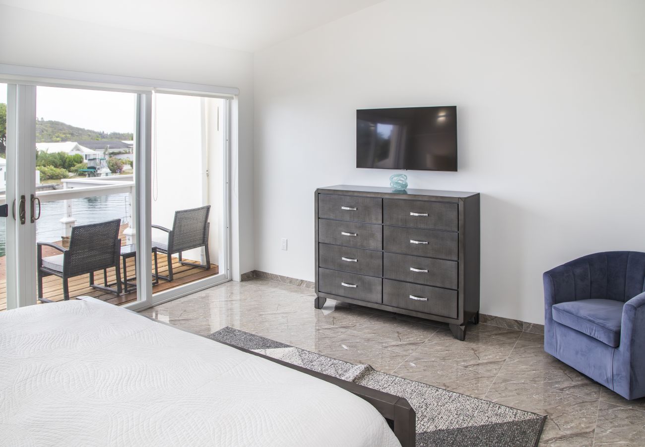 Townhouse in Jolly Harbour - 247C, Luxury 2 Bedrooms
