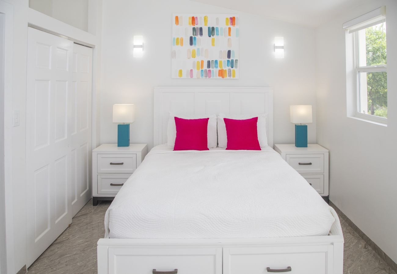 Townhouse in Jolly Harbour - 247C, Luxury 2 Bedrooms