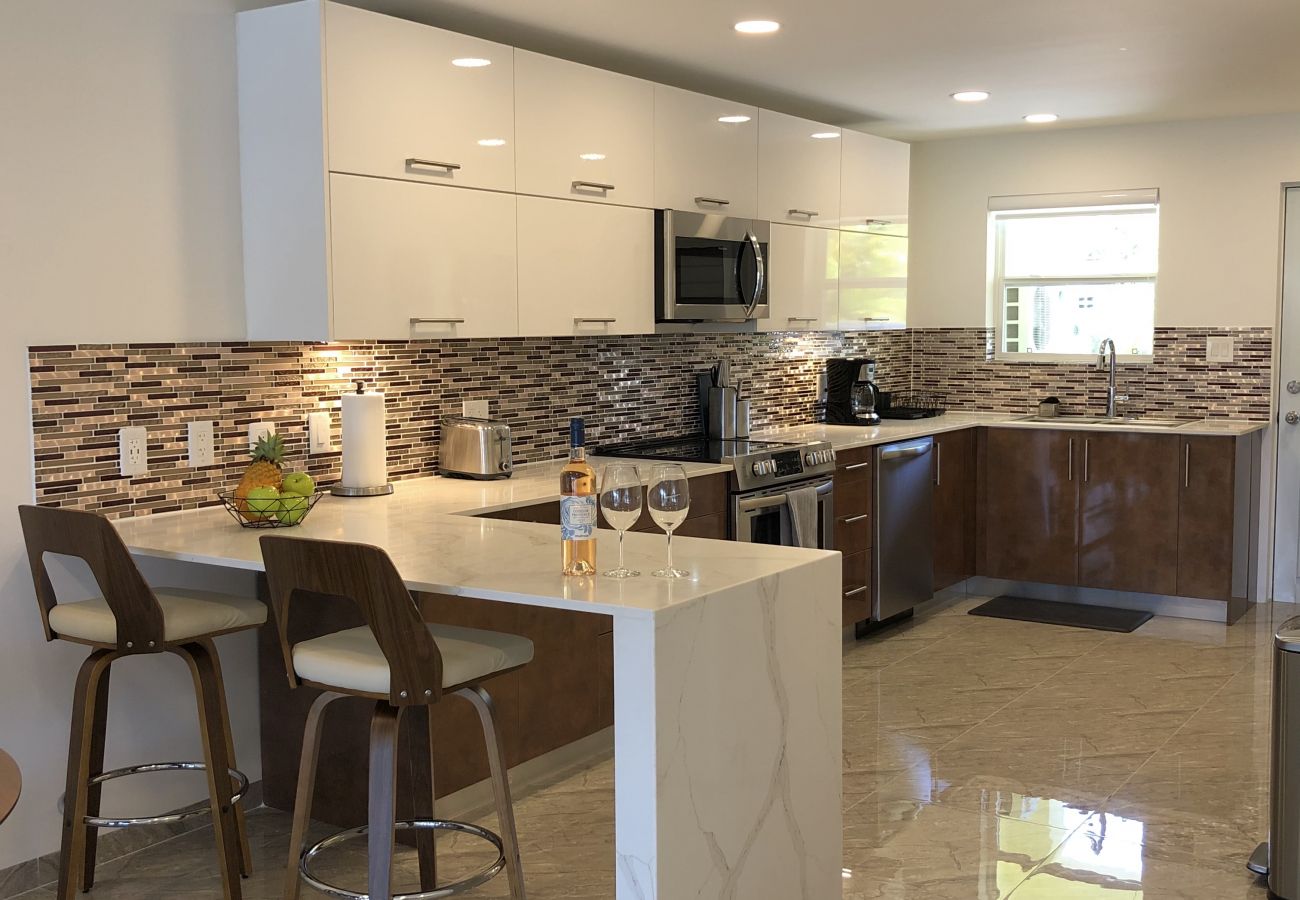 Townhouse in Jolly Harbour - 230A, Luxury 2 Bedrooms