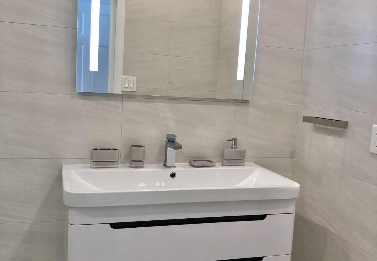 Townhouse in Jolly Harbour - 232B, Luxury 2 Bedrooms