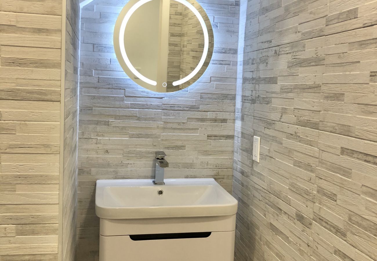 Townhouse in Jolly Harbour - 232B, Luxury 2 Bedrooms