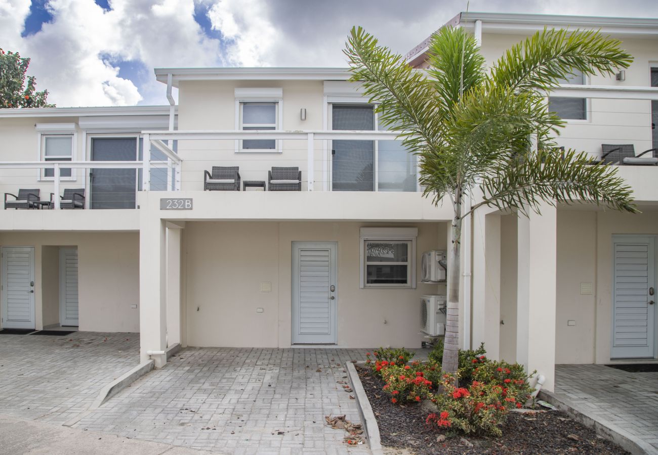 Townhouse in Jolly Harbour - 232B, Luxury 2 Bedrooms