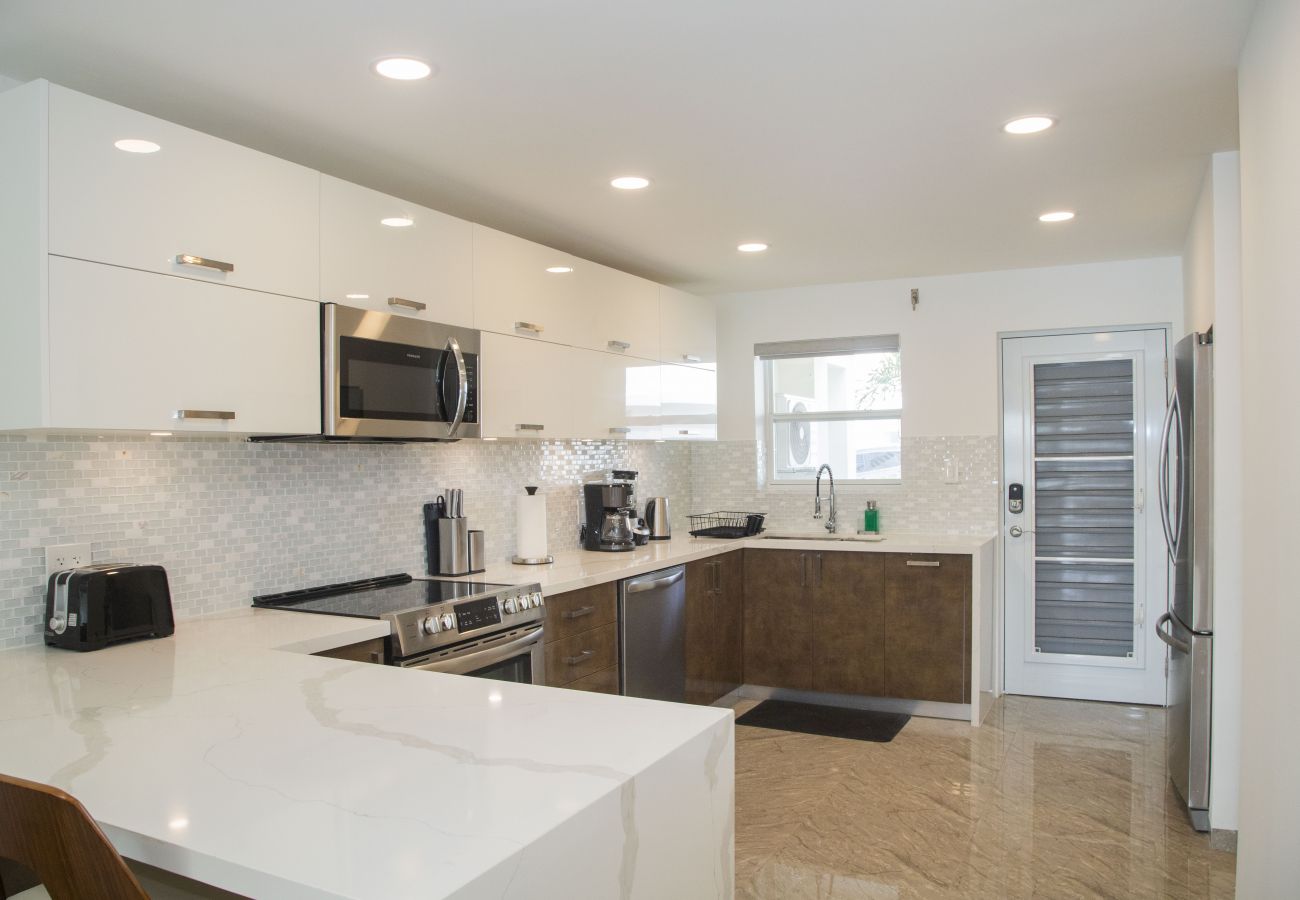 Townhouse in Jolly Harbour - 232B, Luxury 2 Bedrooms