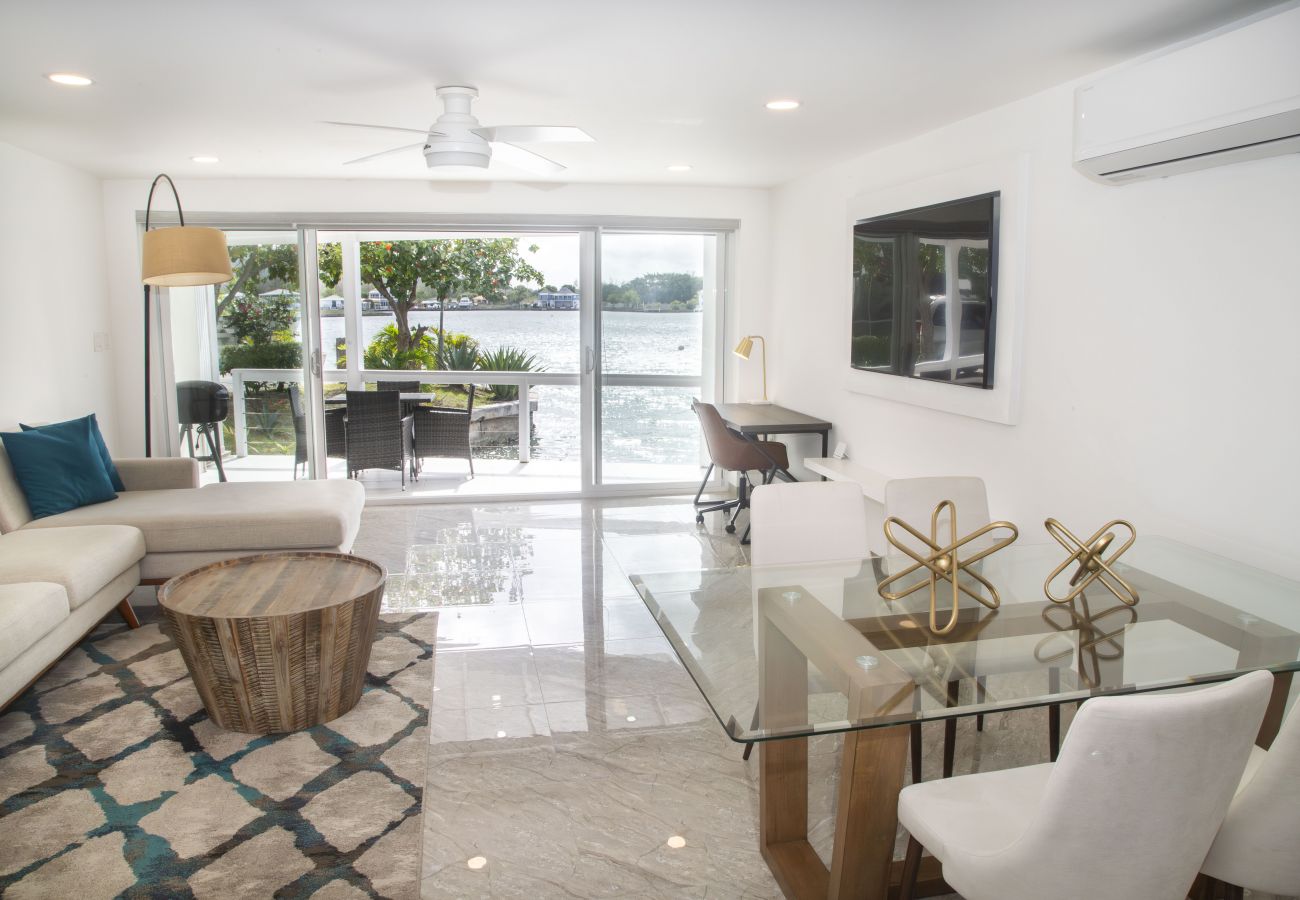 Townhouse in Jolly Harbour - 232B, Luxury 2 Bedrooms