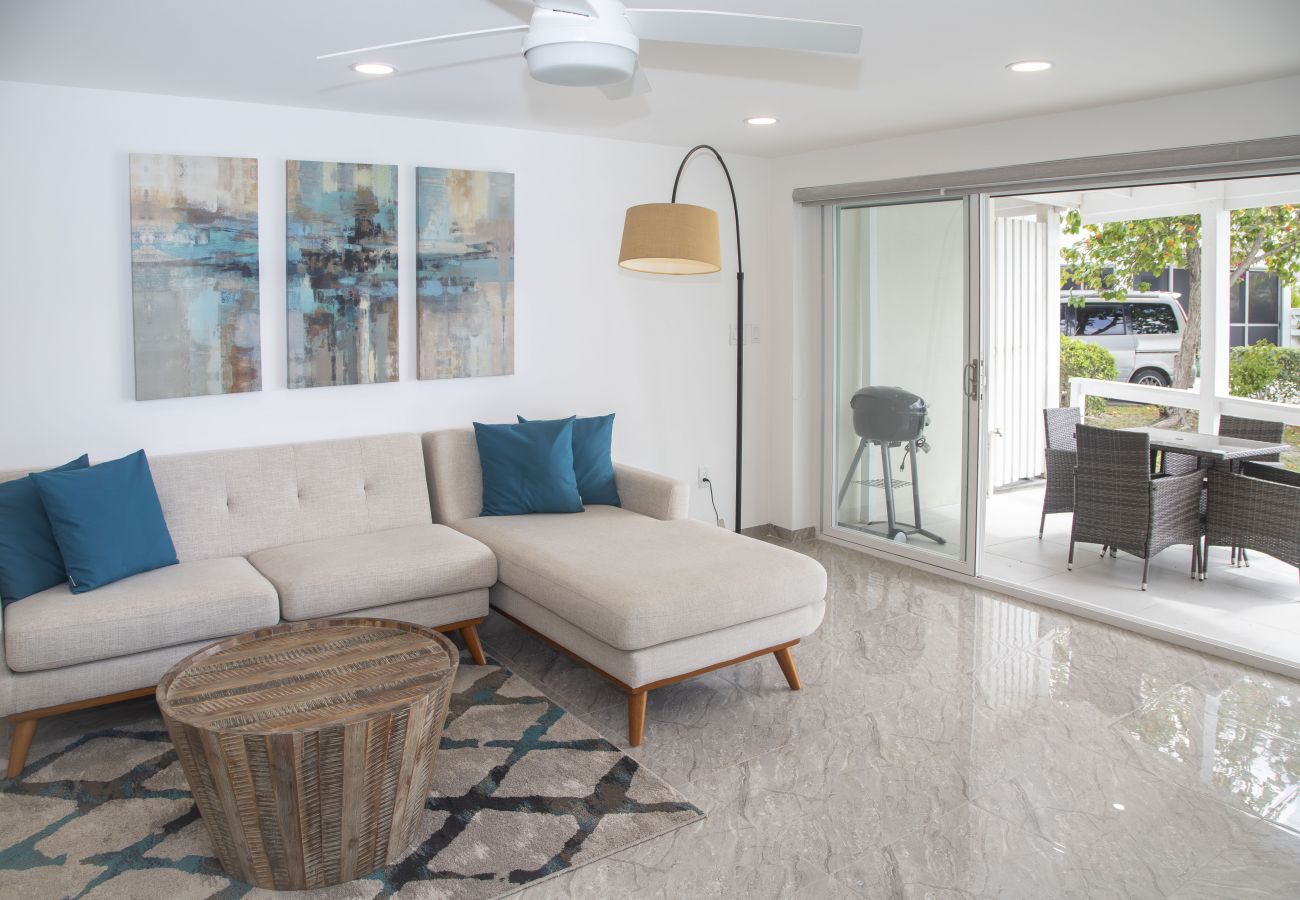 Townhouse in Jolly Harbour - 232B, Luxury 2 Bedrooms