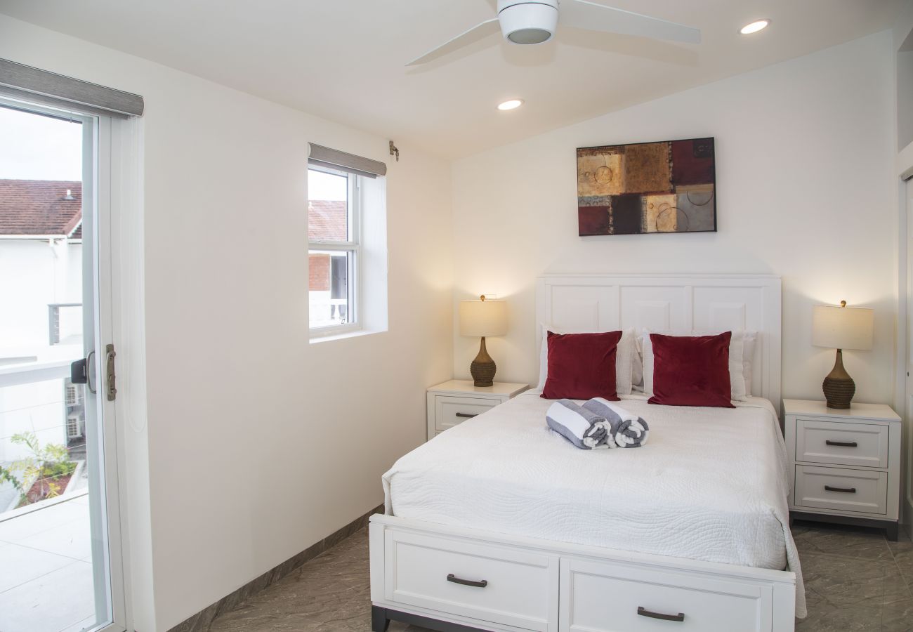 Townhouse in Jolly Harbour - 232B, Luxury 2 Bedrooms