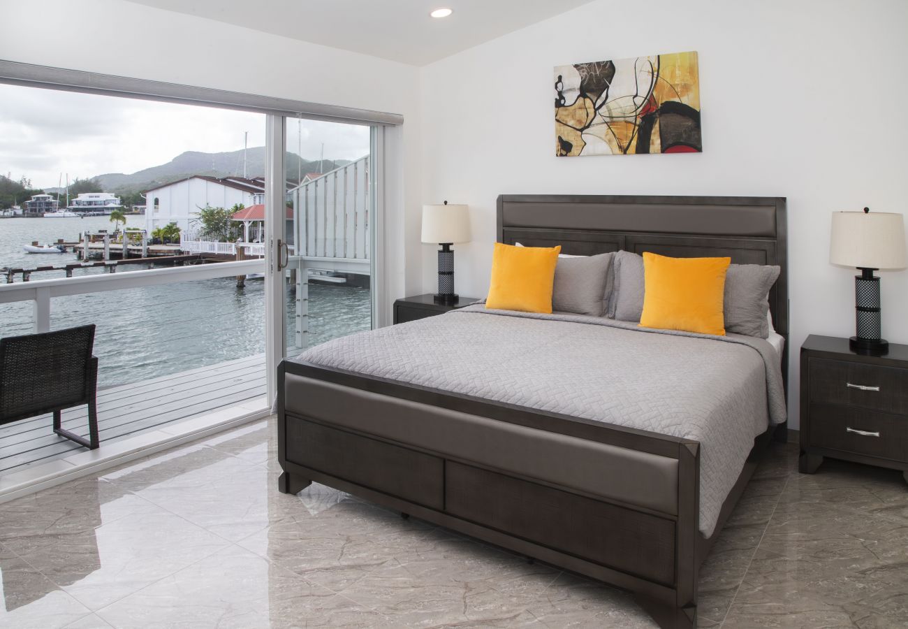Townhouse in Jolly Harbour - 232B, Luxury 2 Bedrooms