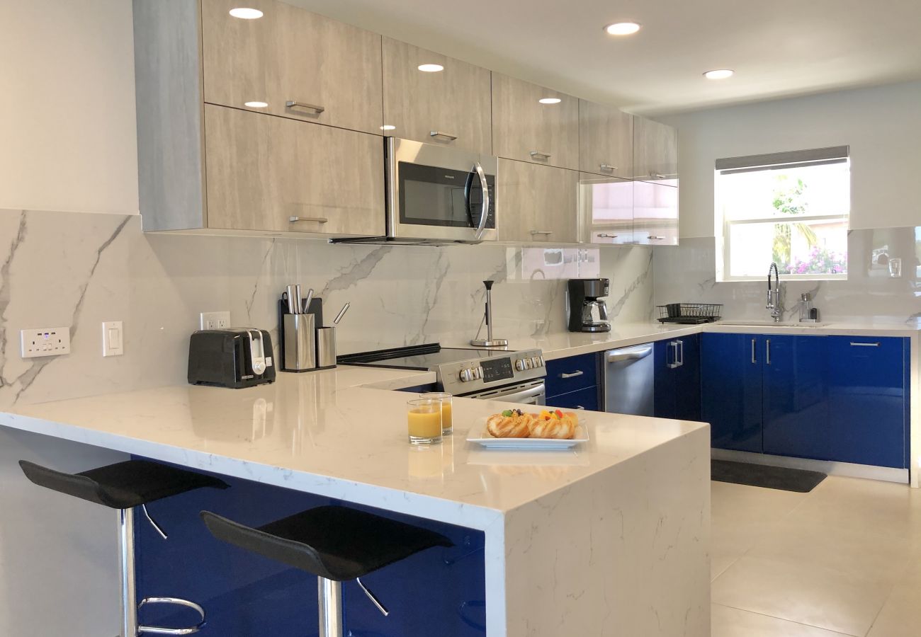 Townhouse in Jolly Harbour - 232D, Luxury 2 Bedrooms