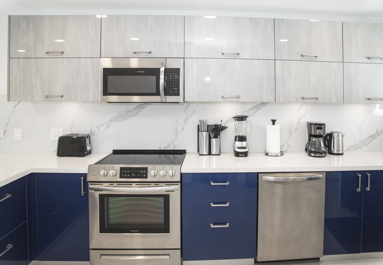 Townhouse in Jolly Harbour - 232D, Luxury 2 Bedrooms