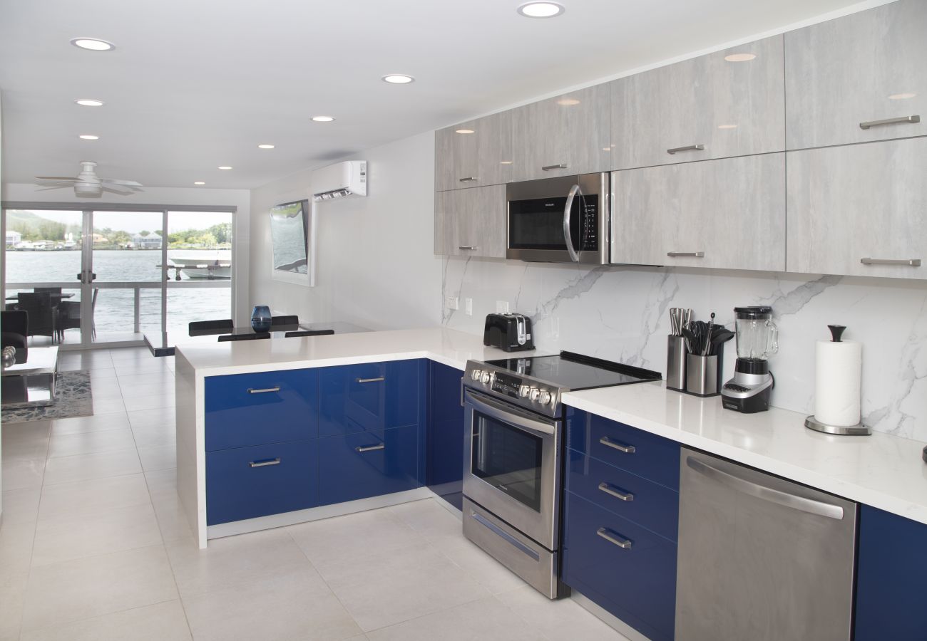 Townhouse in Jolly Harbour - 232D, Luxury 2 Bedrooms