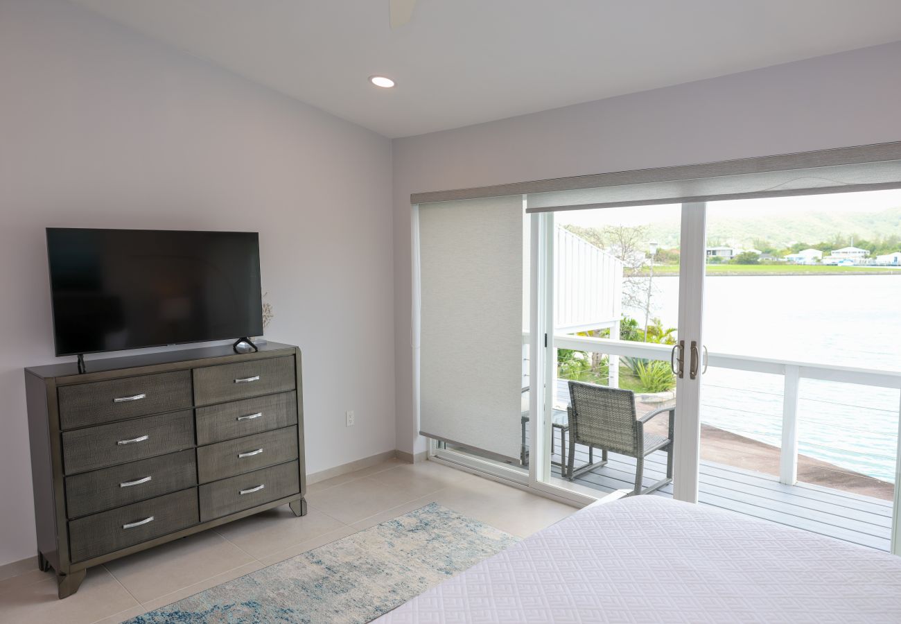 Townhouse in Jolly Harbour - 232D, Luxury 2 Bedrooms