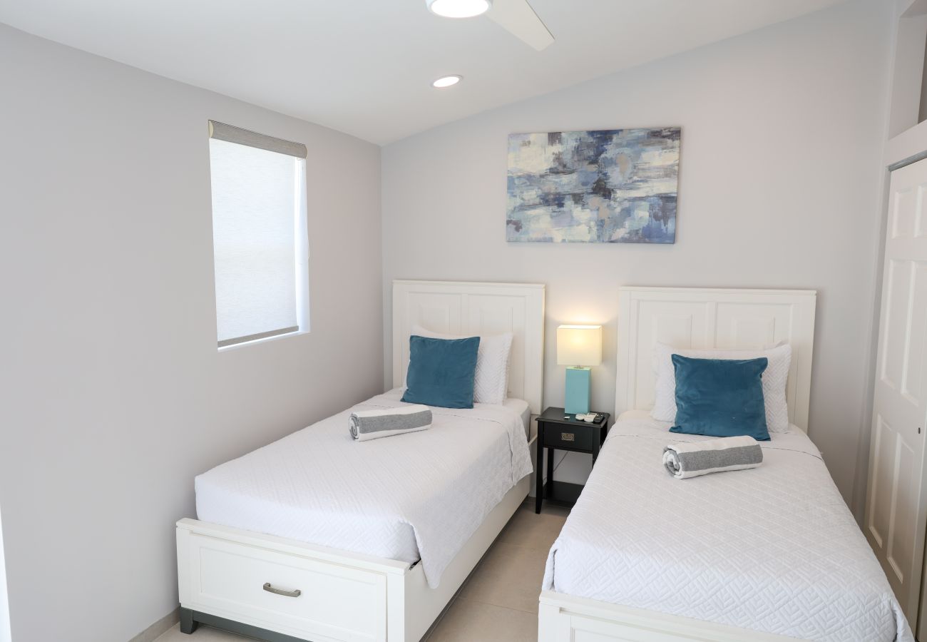 Townhouse in Jolly Harbour - 232D, Luxury 2 Bedrooms