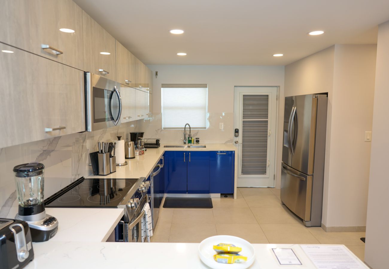Townhouse in Jolly Harbour - 232D, Luxury 2 Bedrooms
