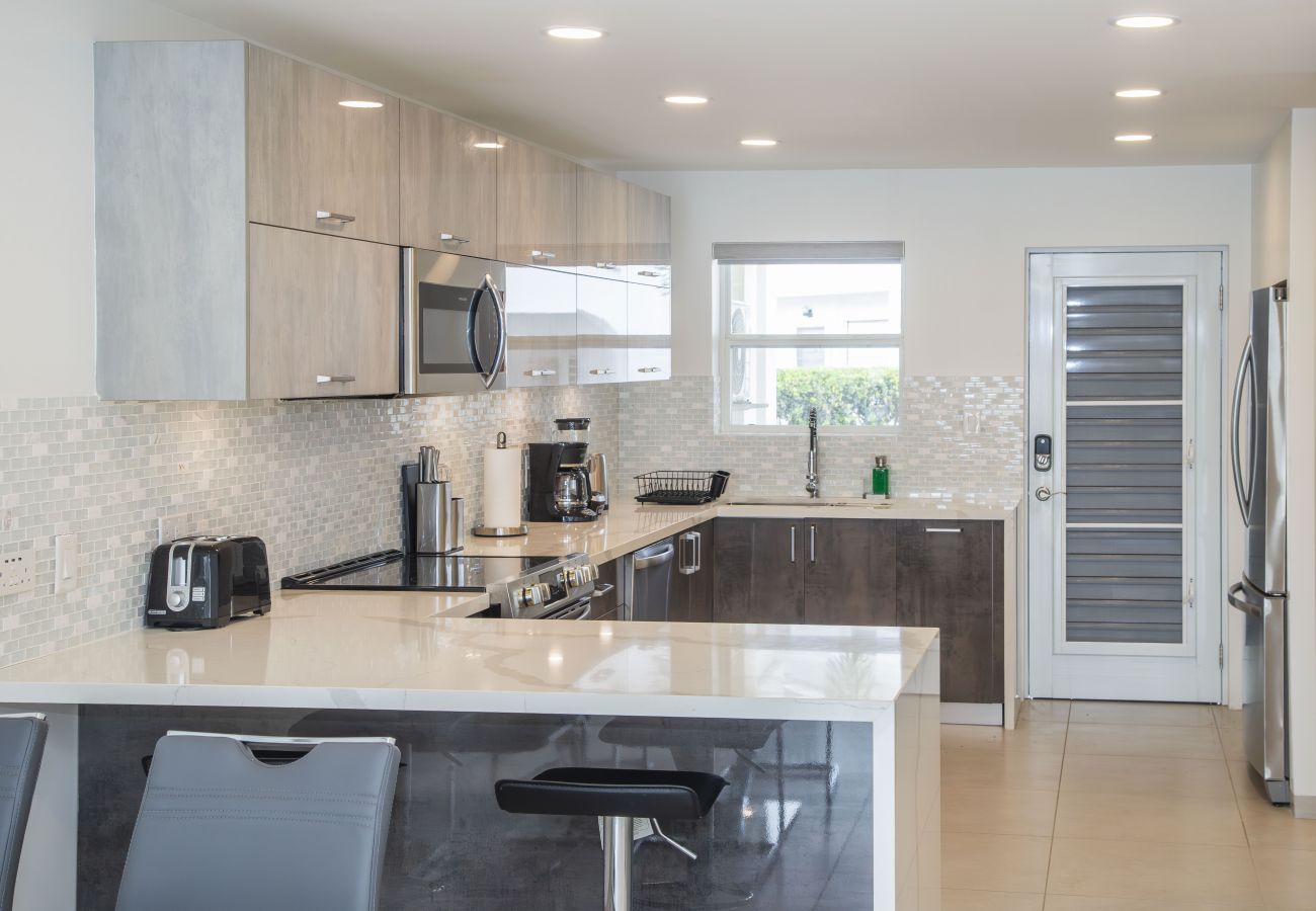 Townhouse in Jolly Harbour - 232C, Luxury 2 Bedrooms