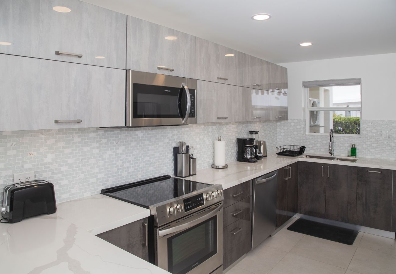 Townhouse in Jolly Harbour - 232C, Luxury 2 Bedrooms