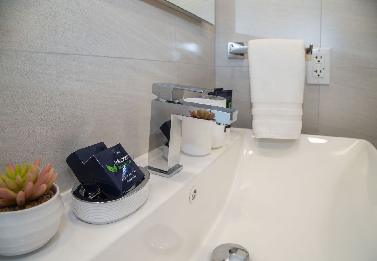 Townhouse in Jolly Harbour - 232C, Luxury 2 Bedrooms