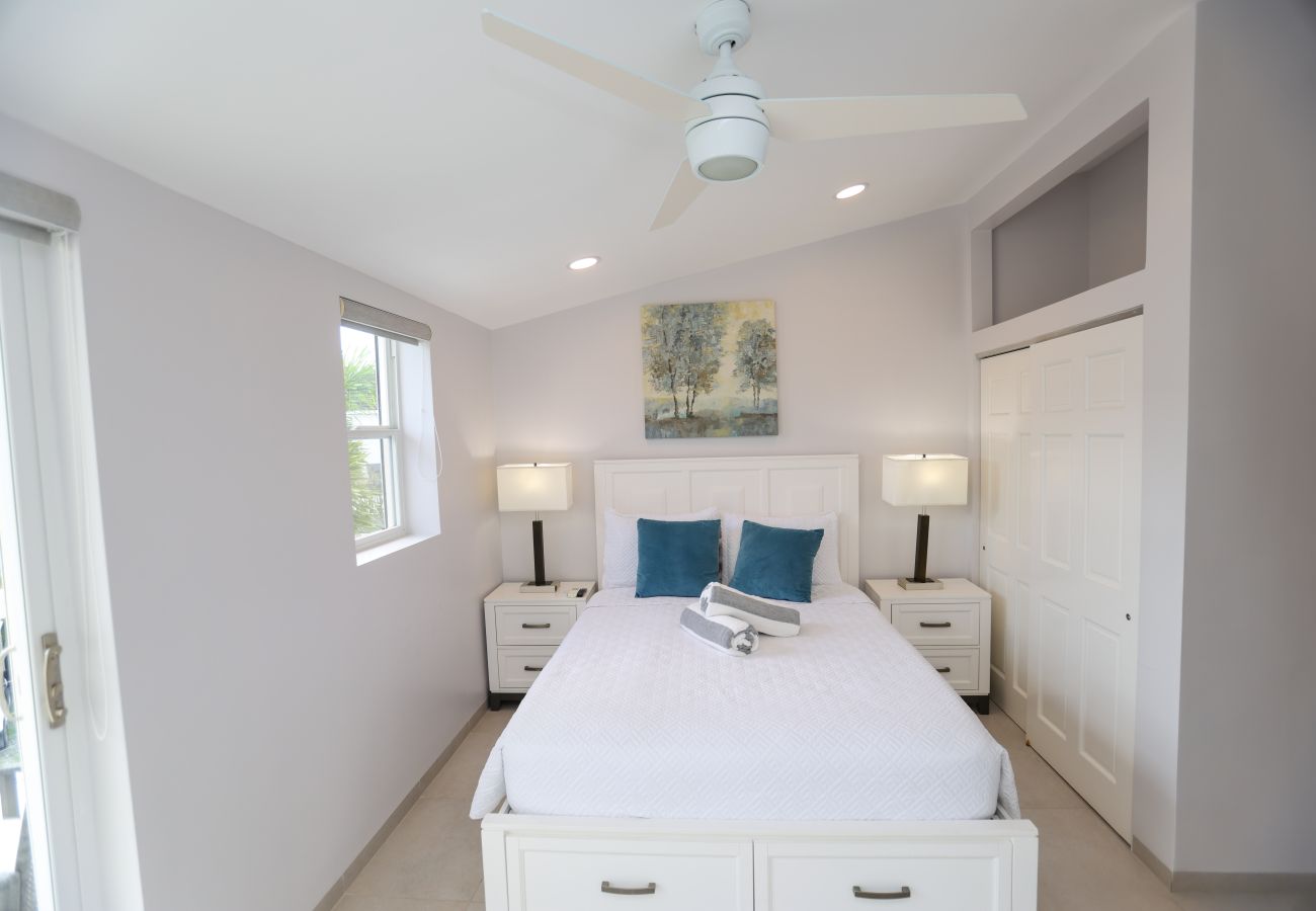 Townhouse in Jolly Harbour - 232C, Luxury 2 Bedrooms