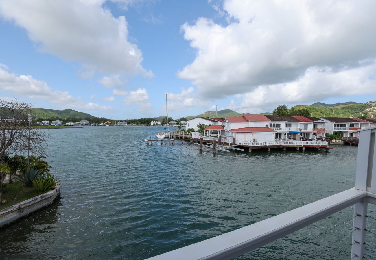 Townhouse in Jolly Harbour - 232C, Luxury 2 Bedrooms