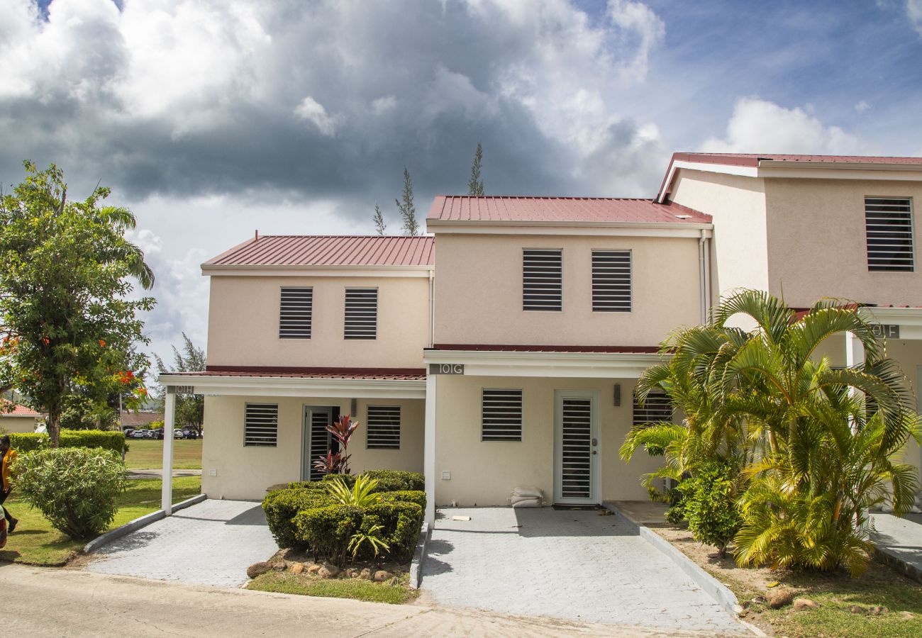 Townhouse in Jolly Harbour - 101G, Deluxe 2 Bedrooms