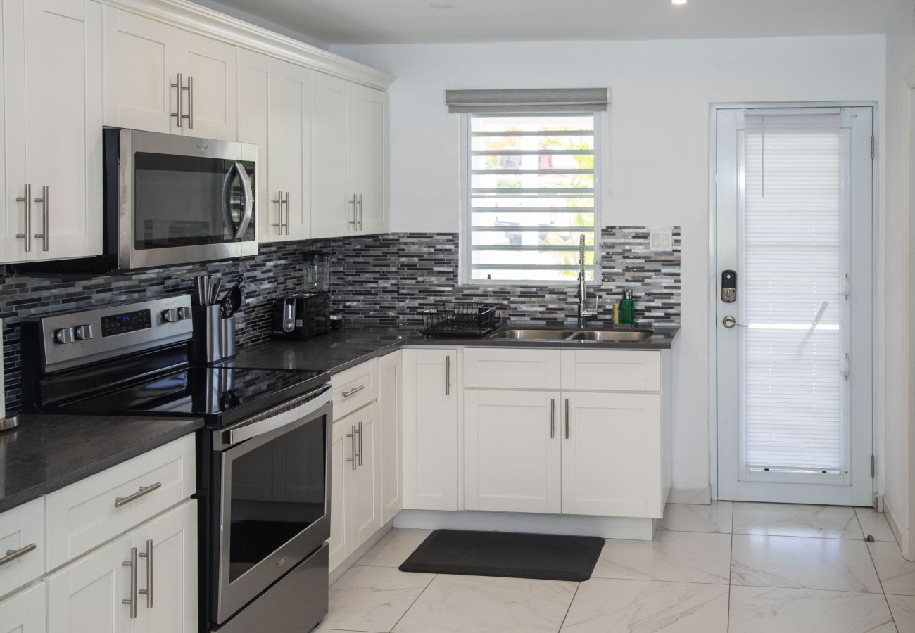 Townhouse in Jolly Harbour - 101G, Deluxe 2 Bedrooms