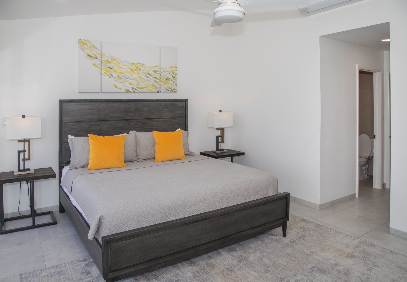 Townhouse in Jolly Harbour - 232F, Luxury 2 Bedrooms