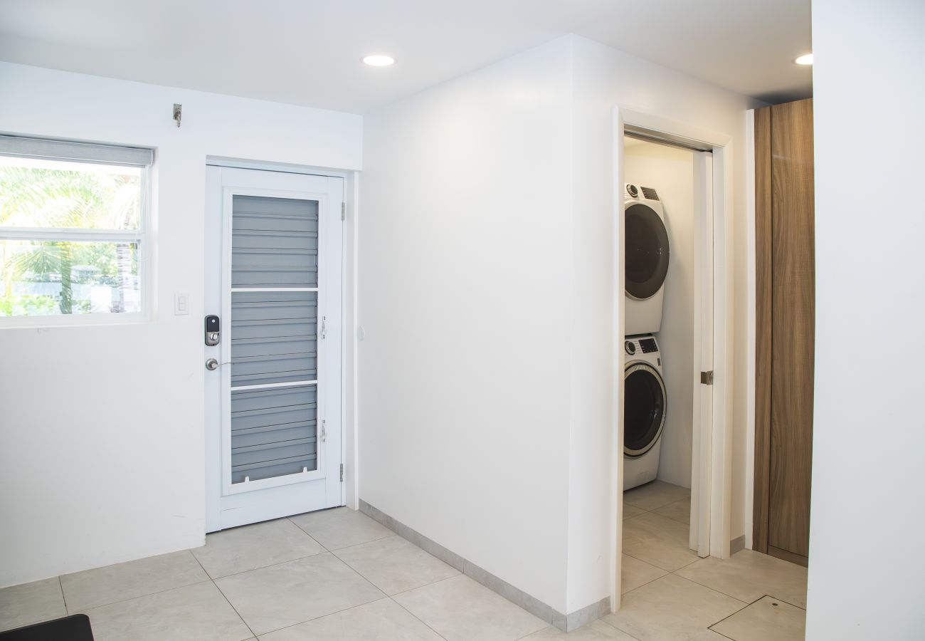 Townhouse in Jolly Harbour - 232F, Luxury 2 Bedrooms