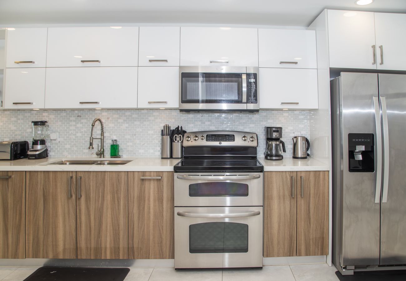 Townhouse in Jolly Harbour - 232F, Luxury 2 Bedrooms