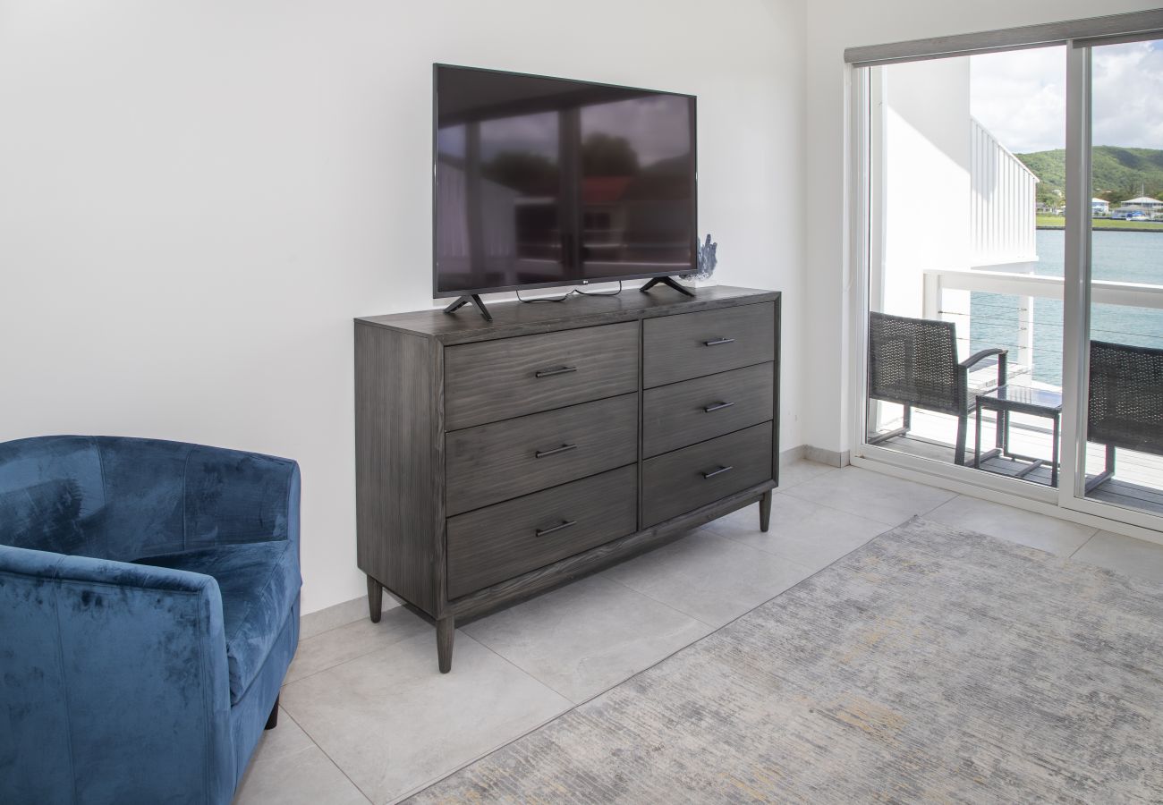 Townhouse in Jolly Harbour - 232F, Luxury 2 Bedrooms