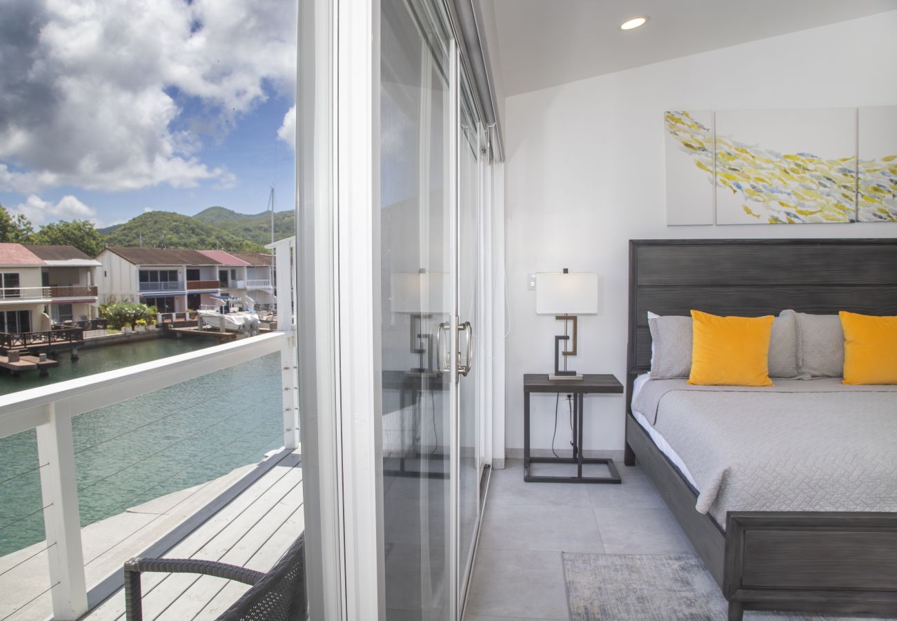 Townhouse in Jolly Harbour - 232F, Luxury 2 Bedrooms