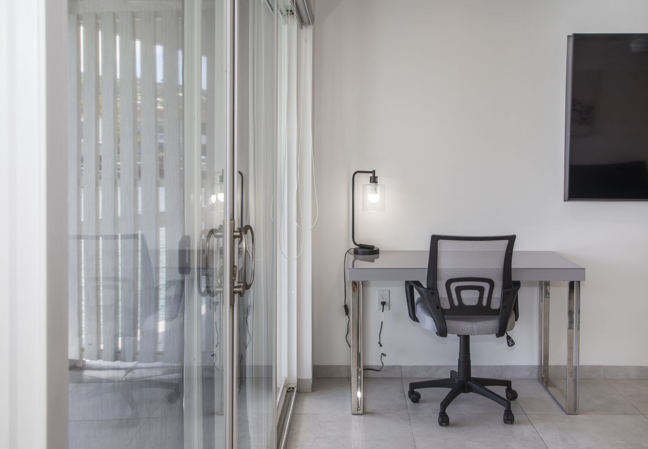 Townhouse in Jolly Harbour - 232F, Luxury 2 Bedrooms