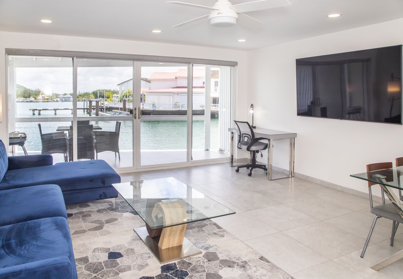 Townhouse in Jolly Harbour - 232F, Luxury 2 Bedrooms