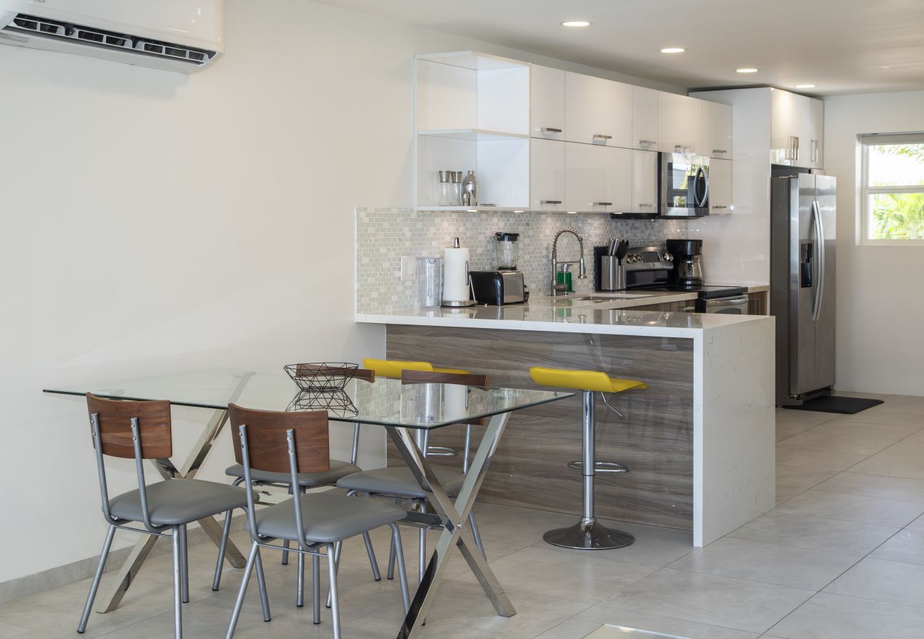 Townhouse in Jolly Harbour - 232F, Luxury 2 Bedrooms