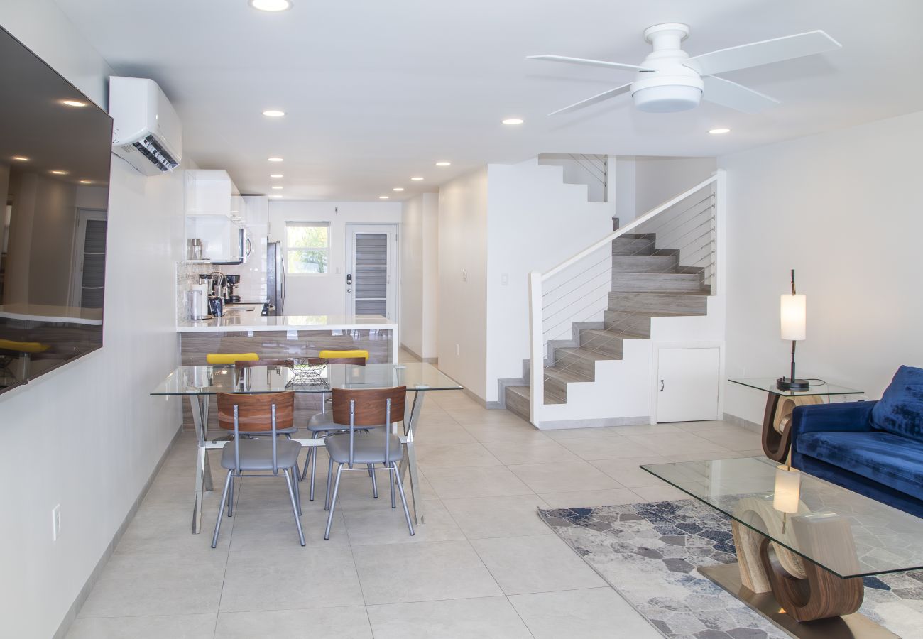 Townhouse in Jolly Harbour - 232F, Luxury 2 Bedrooms