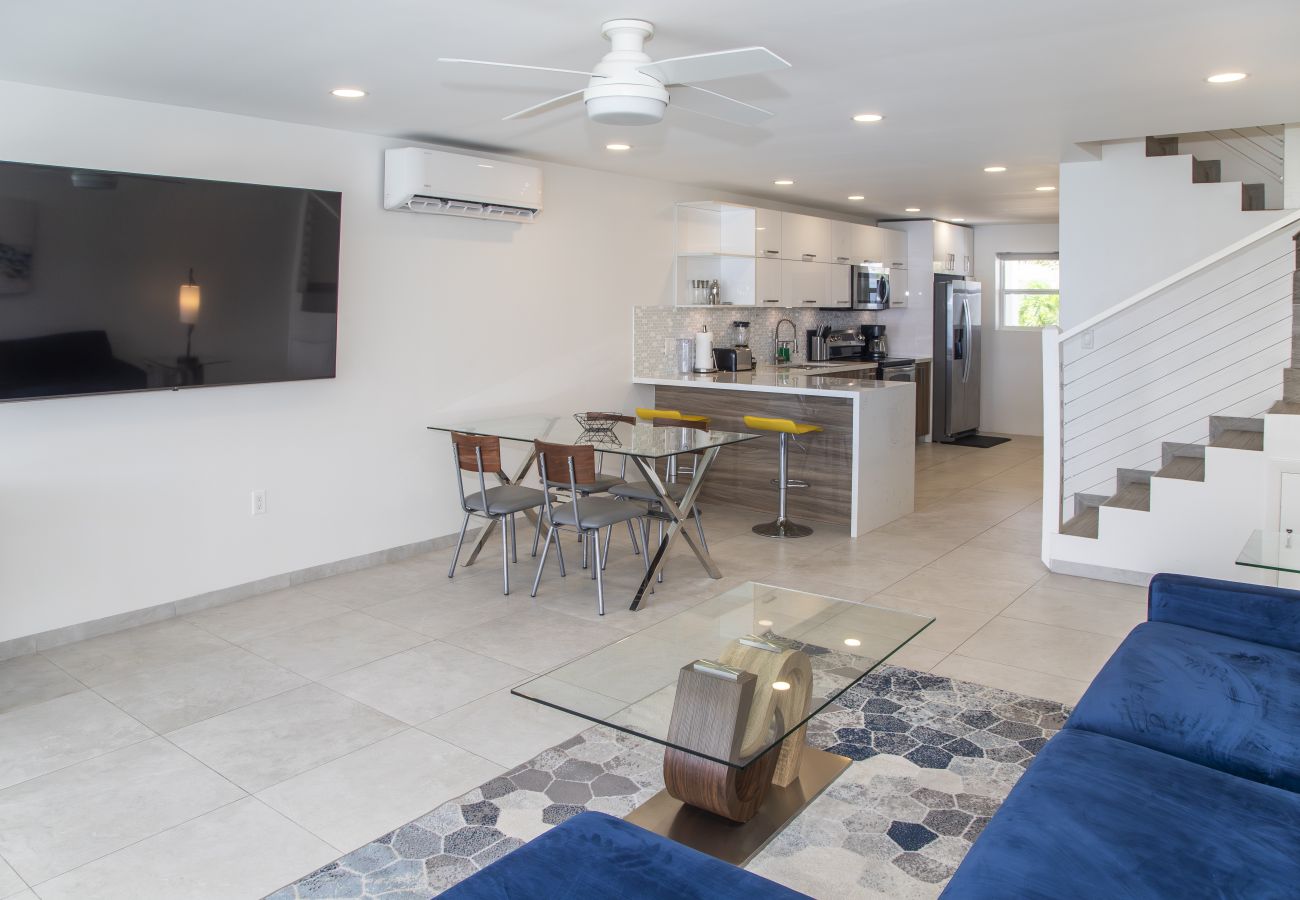 Townhouse in Jolly Harbour - 232F, Luxury 2 Bedrooms
