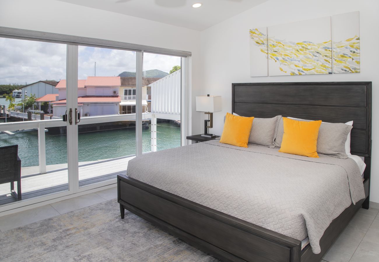 Townhouse in Jolly Harbour - 232F, Luxury 2 Bedrooms