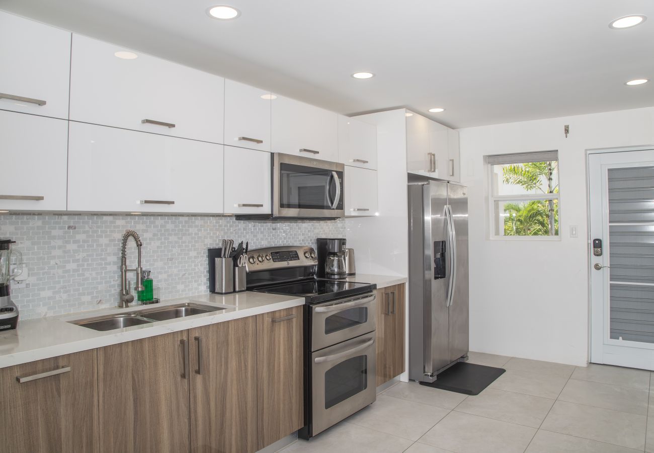 Townhouse in Jolly Harbour - 232F, Luxury 2 Bedrooms