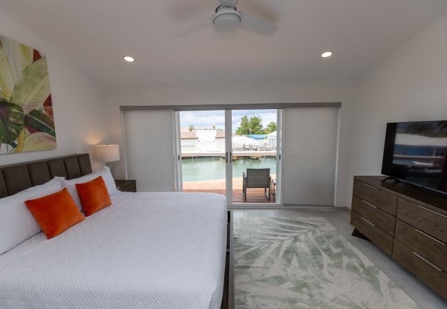 Townhouse in Jolly Harbour - 247B, Luxury 2 Bedrooms