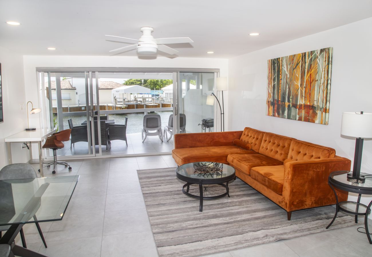 Townhouse in Jolly Harbour - 247B, Luxury 2 Bedrooms
