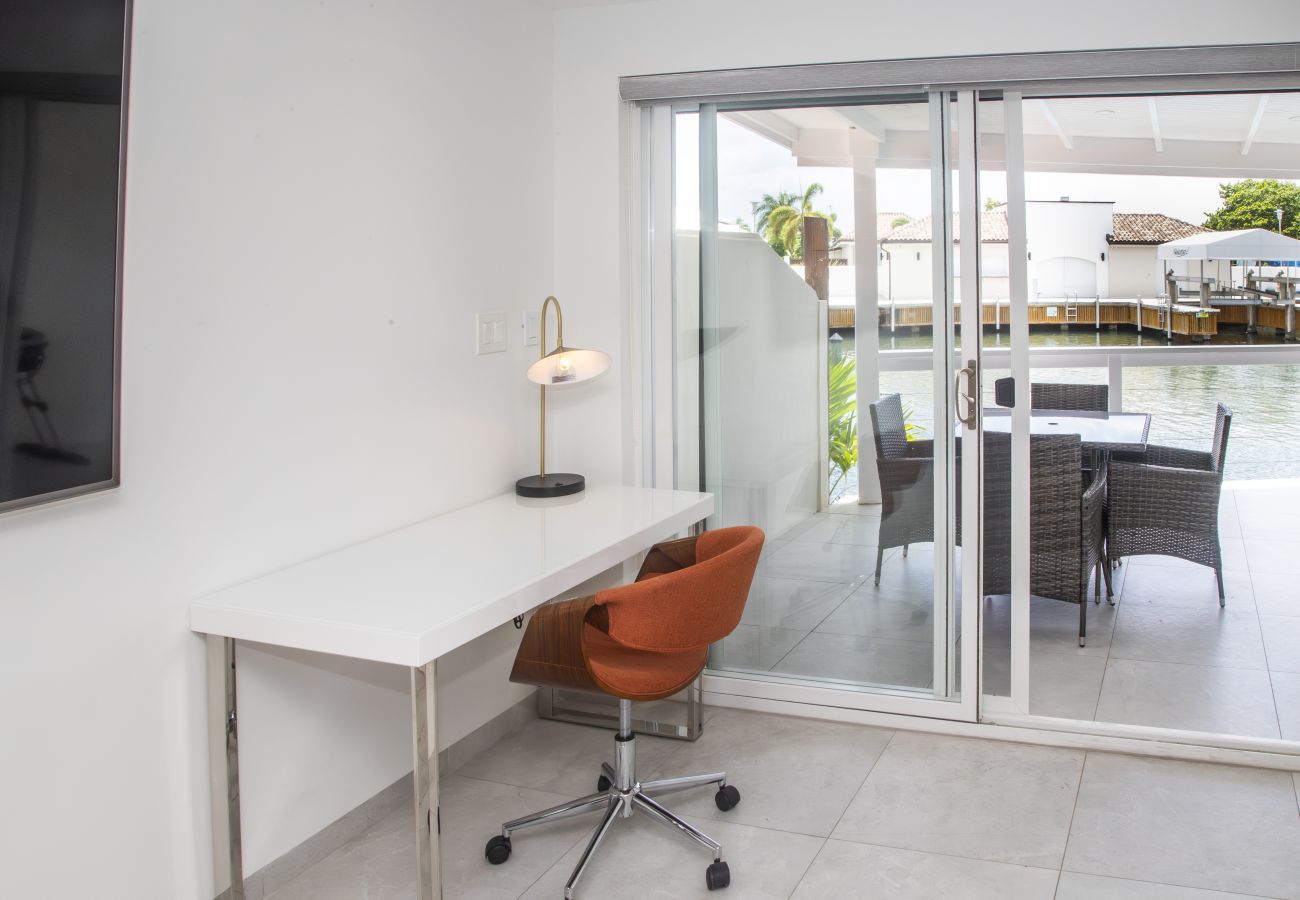 Townhouse in Jolly Harbour - 247B, Luxury 2 Bedrooms