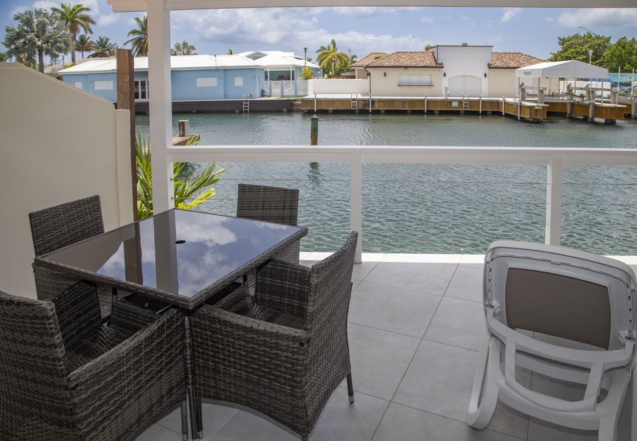 Townhouse in Jolly Harbour - 247B, Luxury 2 Bedrooms