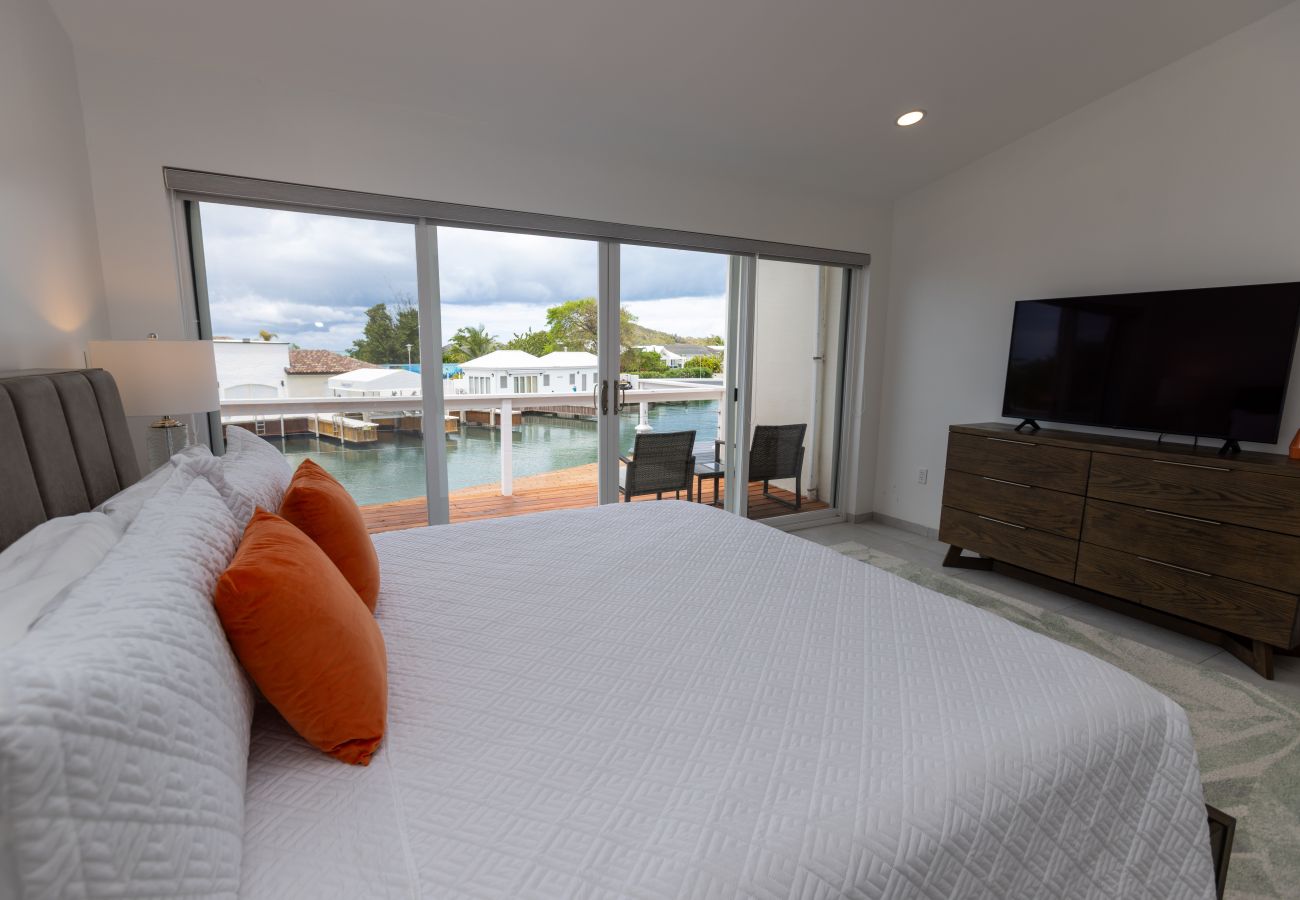 Townhouse in Jolly Harbour - 247B, Luxury 2 Bedrooms