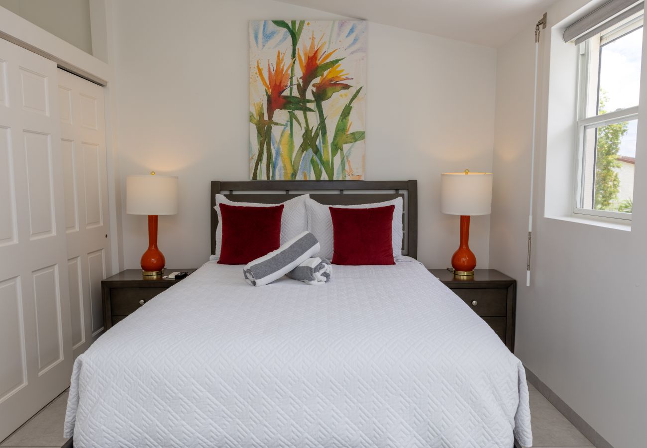 Townhouse in Jolly Harbour - 247B, Luxury 2 Bedrooms