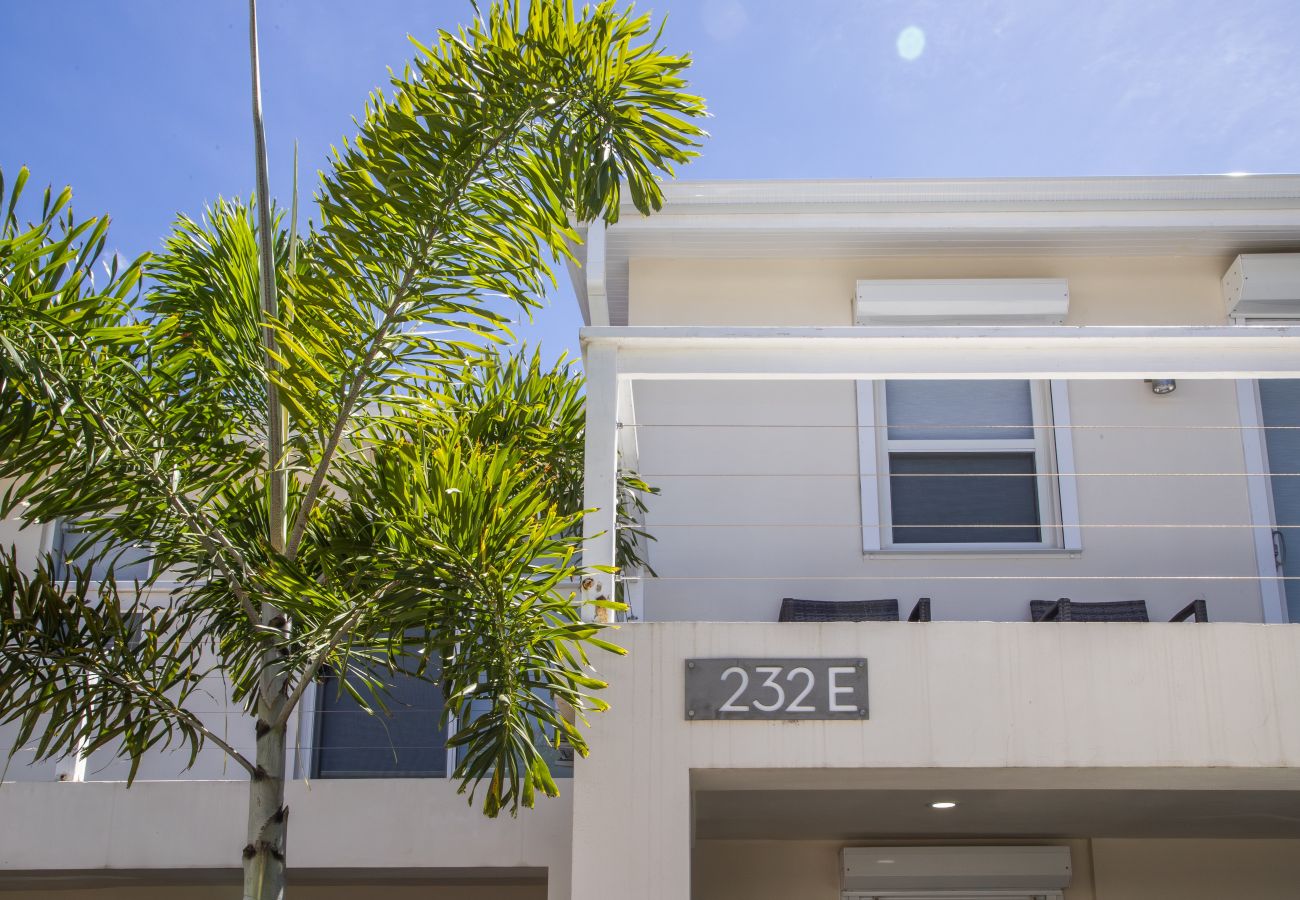 Townhouse in Jolly Harbour - 232E, Luxury 2 Bedrooms