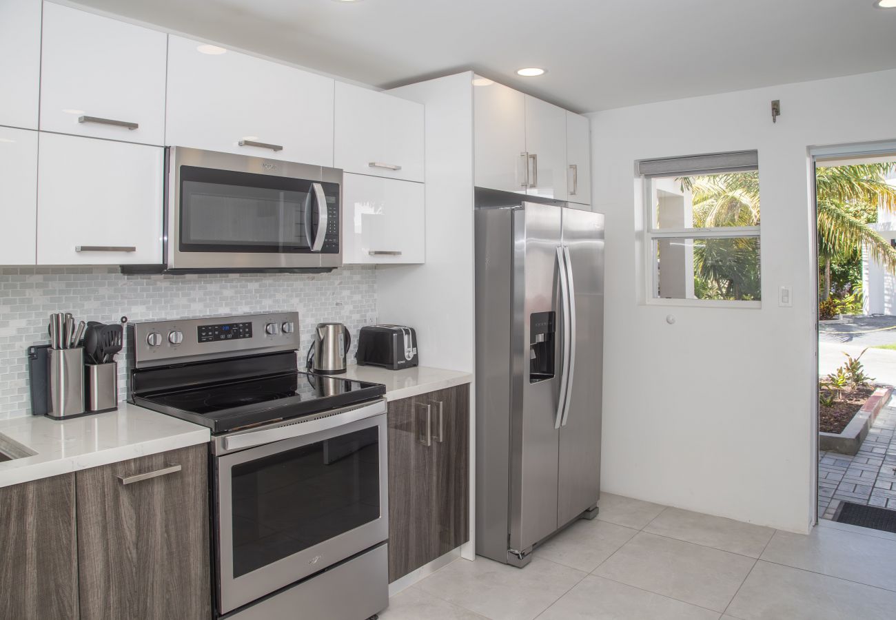 Townhouse in Jolly Harbour - 232E, Luxury 2 Bedrooms