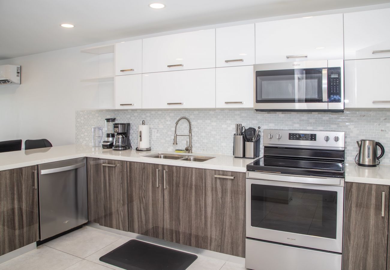 Townhouse in Jolly Harbour - 232E, Luxury 2 Bedrooms
