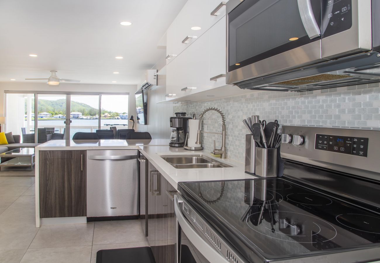 Townhouse in Jolly Harbour - 232E, Luxury 2 Bedrooms