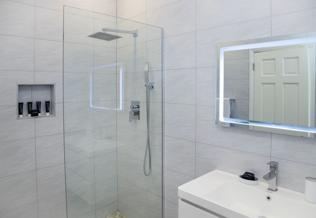 Townhouse in Jolly Harbour - 232E, Luxury 2 Bedrooms
